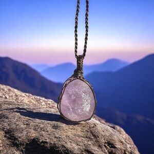 🔮 Quartz Crystal Pendant Necklace 🔮
